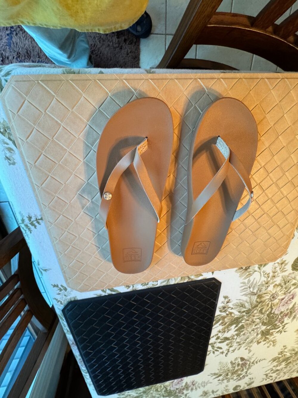 Women's Reef Vista Ivy Flip Flops Almond Logo 8